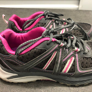 LA Gear Women's Gray / Pink Athletic Sneakers